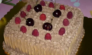 tort spumos de ciocolata cu zmeura jpeg