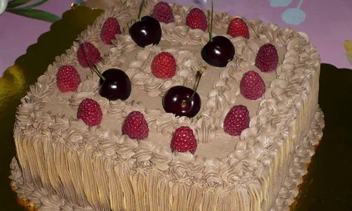tort spumos de ciocolata cu zmeura jpeg