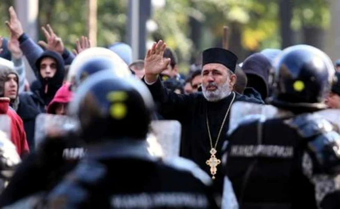Ciocniri violente între poliţie şi manifestanţii anti-gay, la Belgrad