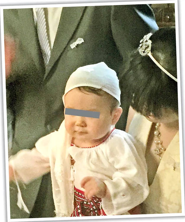 Alexandru Găitan  şi soţia chinezoaică,  la botezul micuţei Amelia