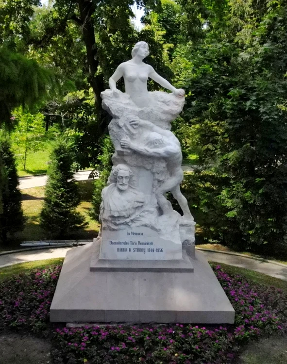 Monumentul domnitorului Barbu Dimitrie Știrbei (© Primăria Municipiului Râmnicu Vâlcea)