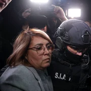 Laura Crișan este adusă la sediul Parchetului de pe lângă Înalta Curte de Casație și Justiție din București. FOTO Inquam Photos / Octav Ganea