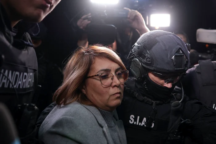 Laura Crișan a fost dusă la Parchetul general pentru audieri FOTO: Inquam