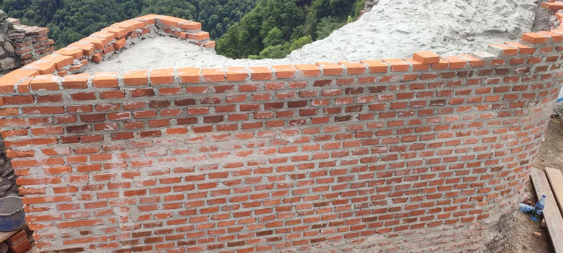 lucrari de restaurare la Cetatea Poenari Foto CJ Argeș (1) jpeg