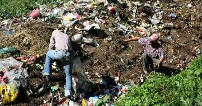 Voluntarii mureşeni au adunat peste 11.700 de saci cu gunoaie foto arhivă