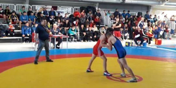 tanar sportiv spanzurat