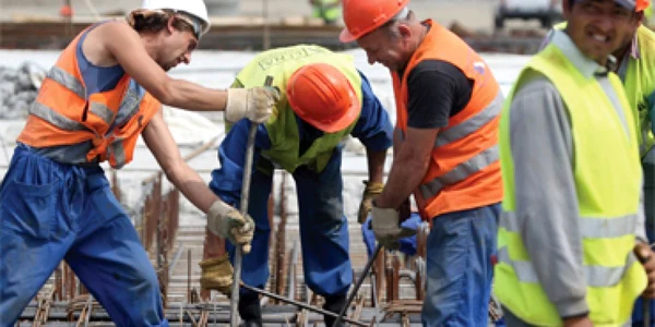 Firmele aflate în insolvenţă îşi folosesc ilegal angajaţii
