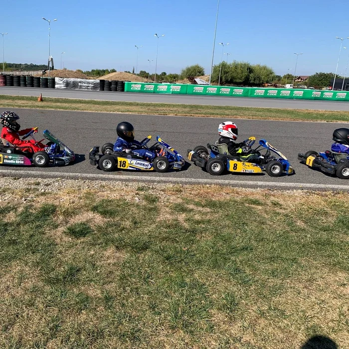 8 elena basescu si traian jr la pista de karting 6 jpg jpeg
