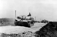 Coloană de vehicule blindate germane StuG III G (© Profimedia)