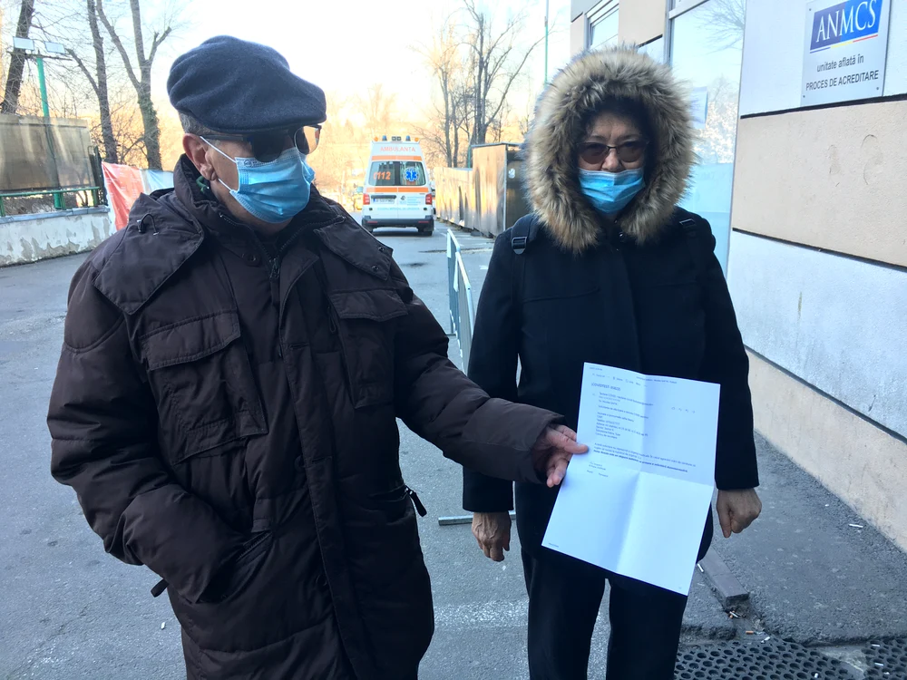 Soții Safta i-au arătat agentului de pază de la intrare că au programarea DSP