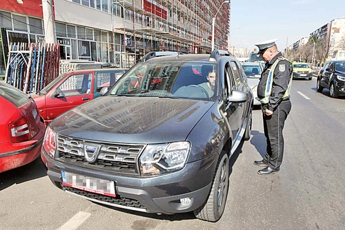Polițiștii locali vânează mașinile care staționează neregulamentar