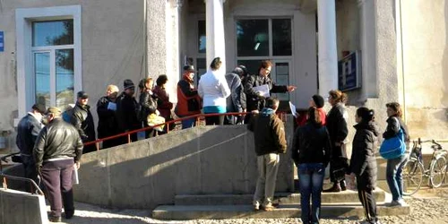Mii de ploieşteni au completat cereri pentru acordarea subvenţiei la căldură