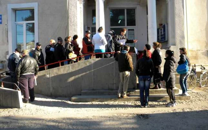 Mii de ploieşteni au completat cereri pentru acordarea subvenţiei la căldură