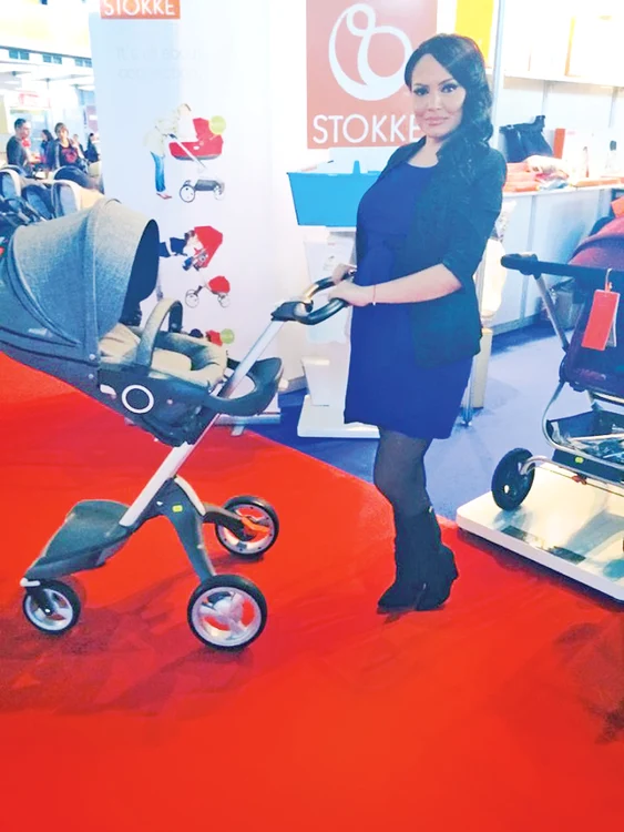 
    Andreea Mantea  are nevoie de bani de  pamperși, pentru fiul ei  