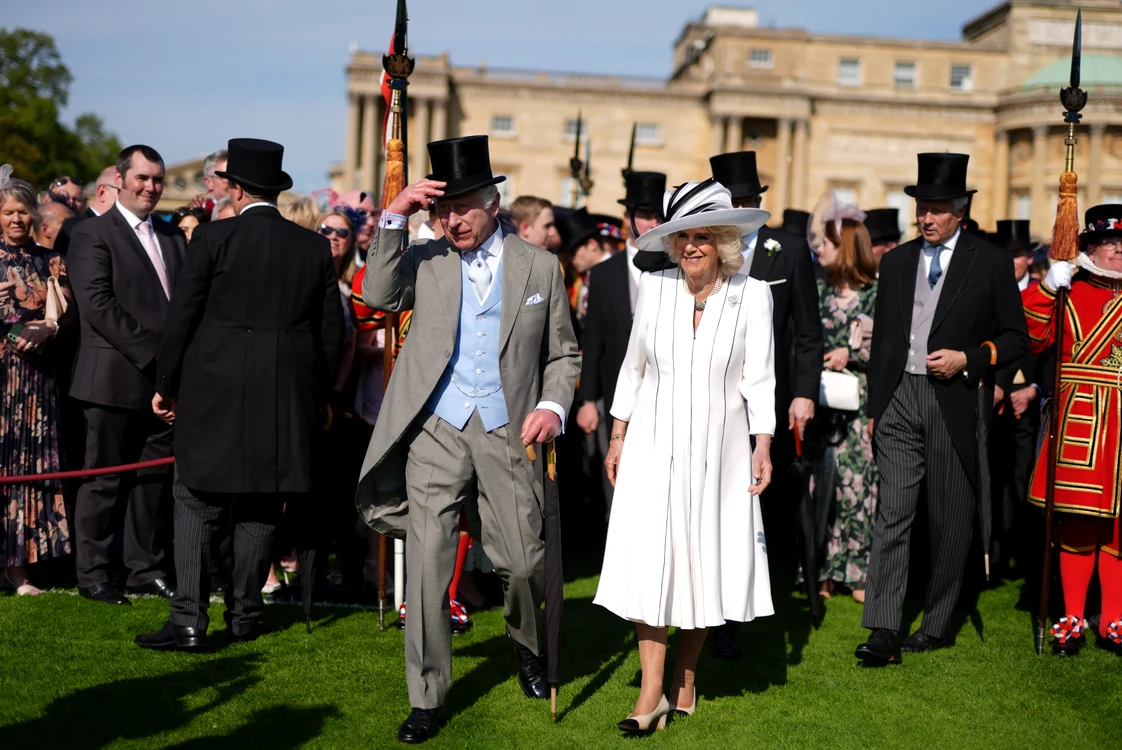 Regele Charles și Regina Camilla la garden party. FOTO: Getty Images