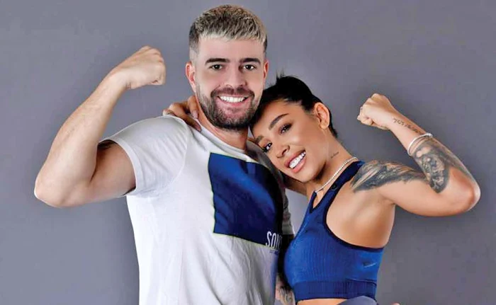 
    Ea va pleca la drum cu solistul Speak, iubitul ei  