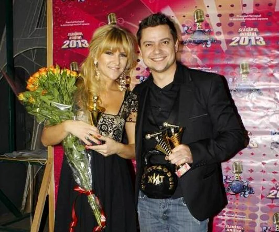 Karizma şi Alexandru Manciu după decernarea premiilor „Şlagărul Anului 2013“ FOTO: Karizma official/facebook