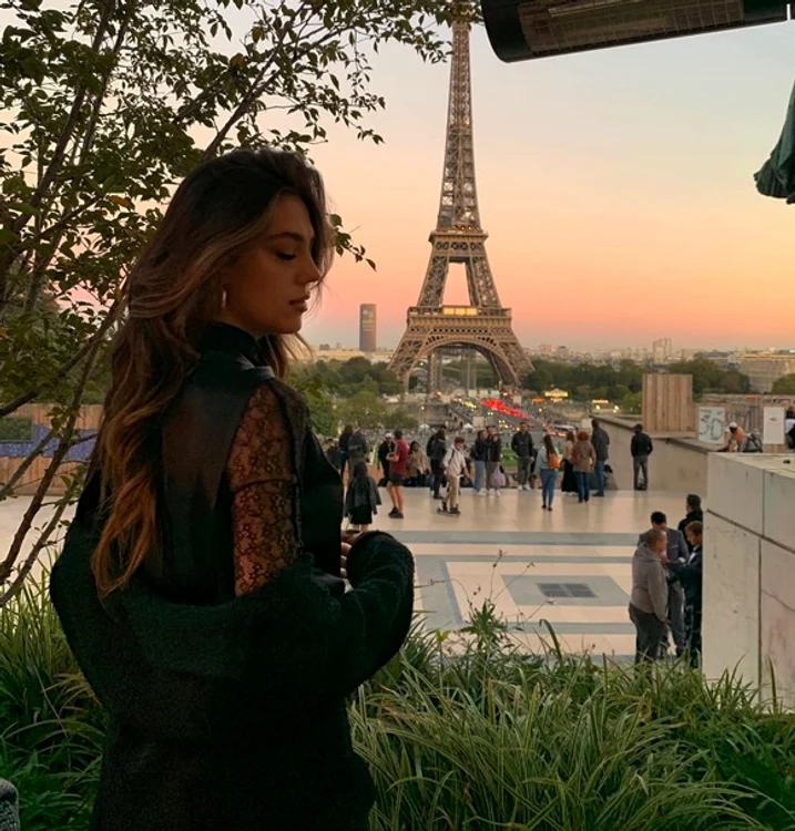 
    Sistine a dat o fugă până la Paris cât tatăl ei era prins cu treabă în Angliafoto: Instagram  