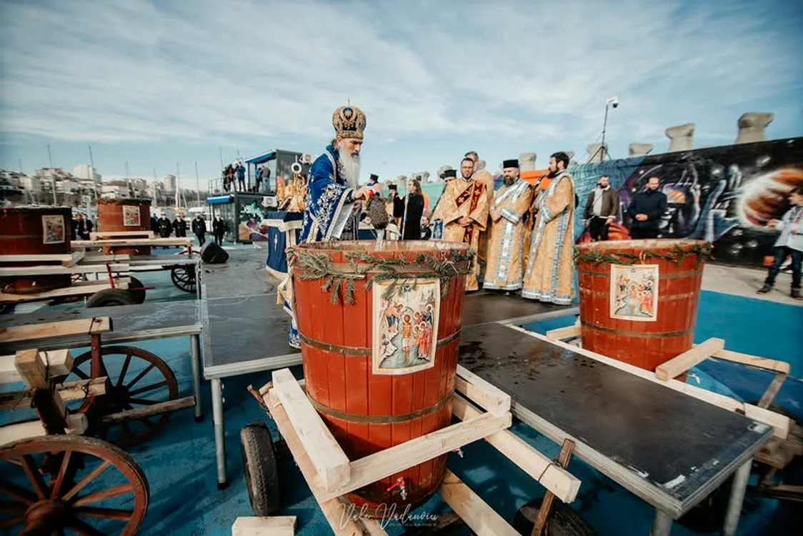 ÎPS Teodosie va duce aghiasmă deţinuţilor de la Poarta Albă. Foto Facebook