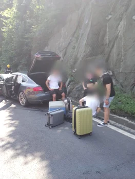 Accident pe Valea Oltului DN7-E81 la graniţa dintre Vâlcea şi Sibiu - patru maşini implicate o victimă încarcerată şi încă opt cu diverse leziuni Foto Adevărul