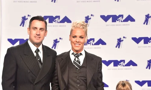 pink si familia ei GettyImages 839992014 jpeg