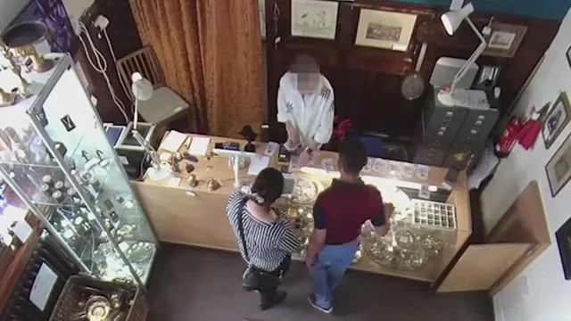 Legenda din România, spaima magazinelor de bijuterii din Marea Britanie. Fusese condamnată și în SUA pentru fraudă cu carduri VISA