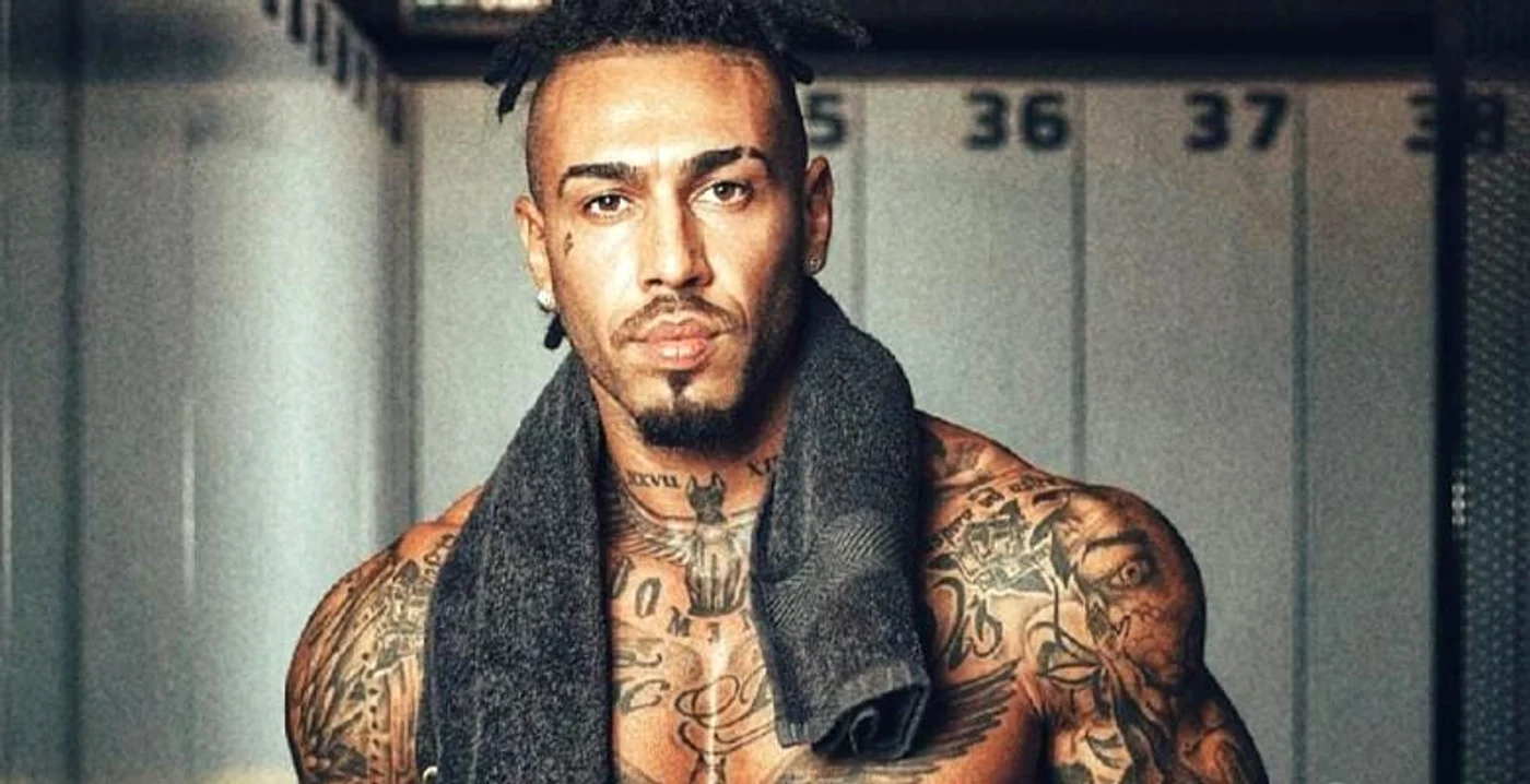 Alex Velea tatuat