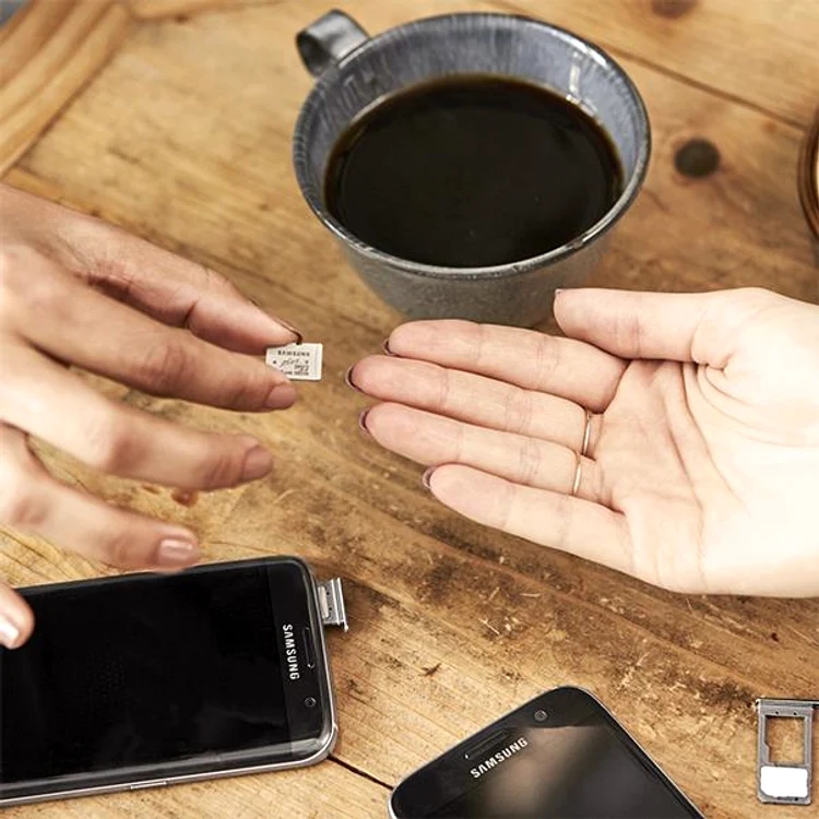 Cardul MicroSD unde se inventariază toate amintirile noastre din telefon