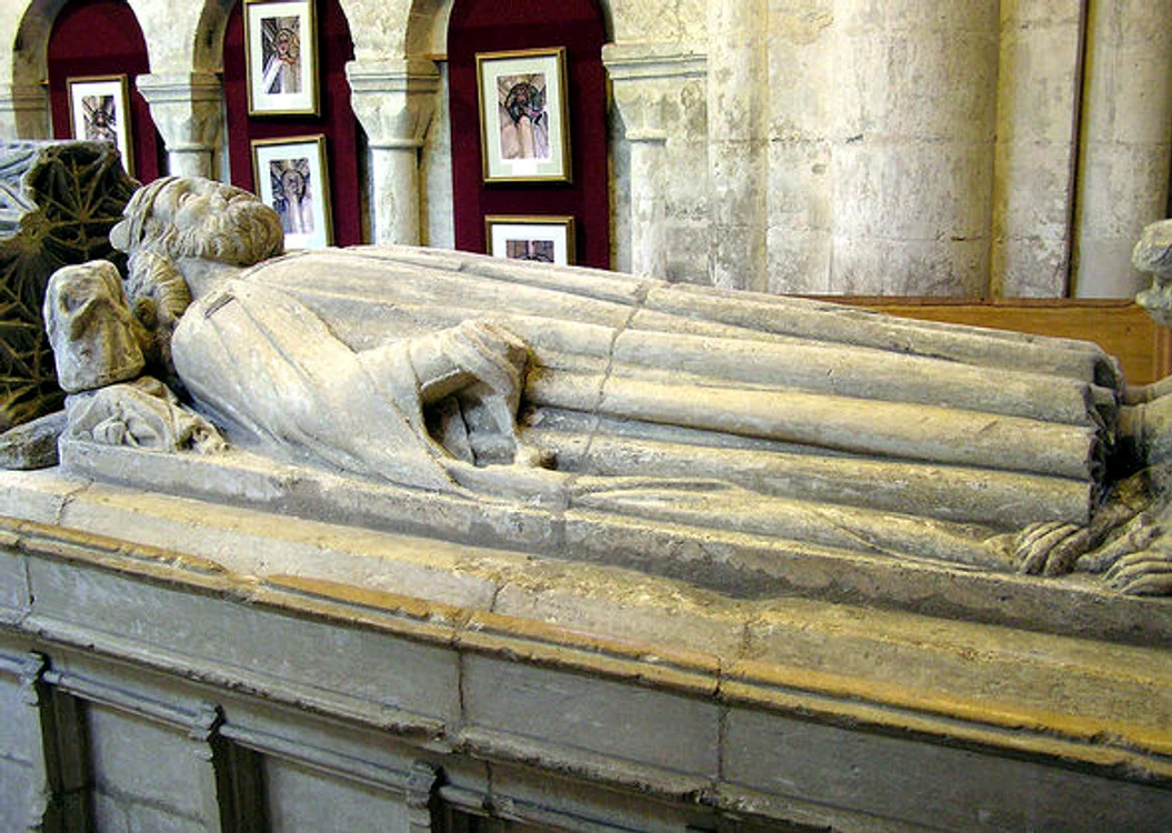 800px King athelstan tomb arp thumb autox420 248 jpg jpeg
