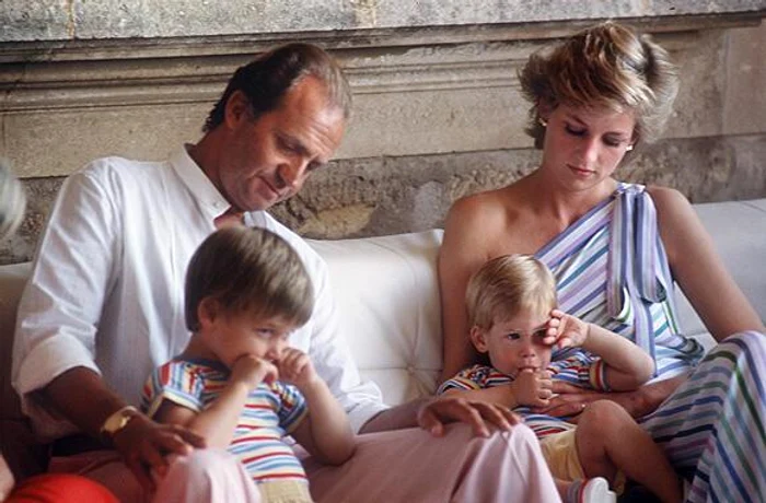 Juan Carlos căuta mereu să stea în prezența Prințesei Diana, fascinat de ea. FOTO: Profimedia