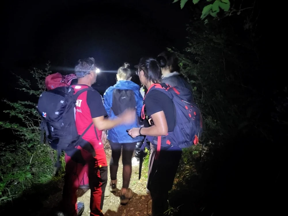 Zeci de turişti rătăciţi pe munte, la Buşteni, au avut nevoie de ajutorul salvatorilor FOTO Facebook/Salvamont Buşteni