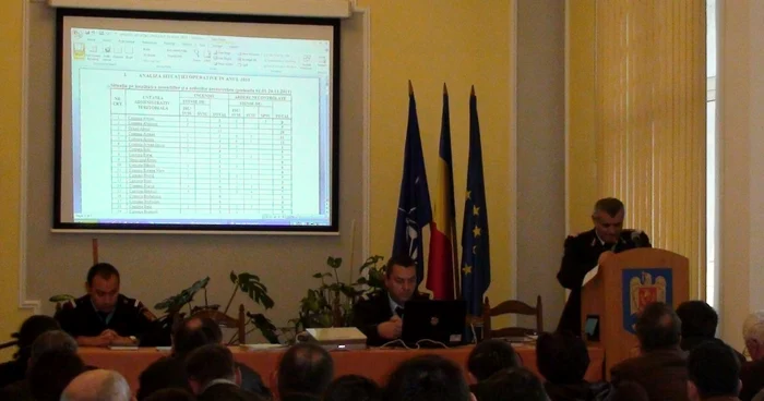 Pompierii militari au discutat despre cele mai bune metode de a interveni în cazul incendiilor
