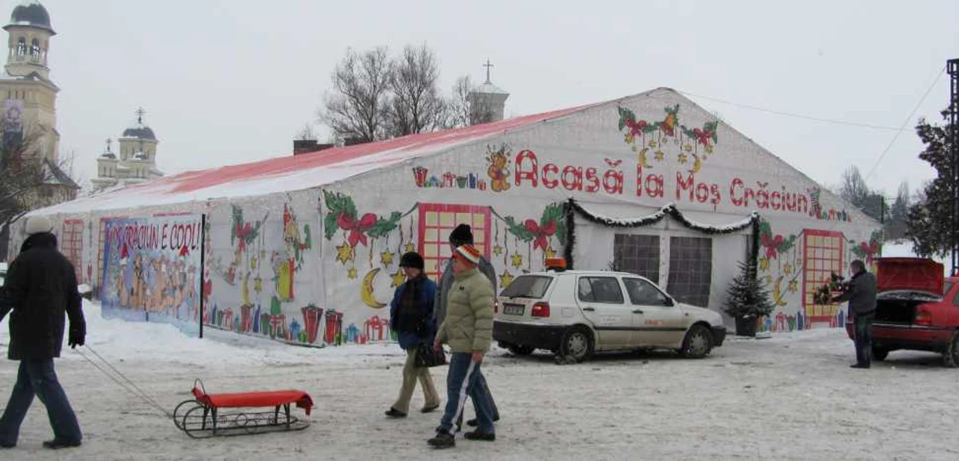 Casa lui Moş Crăciun este amenajată în pavilionul expoziţional din Cetate. 