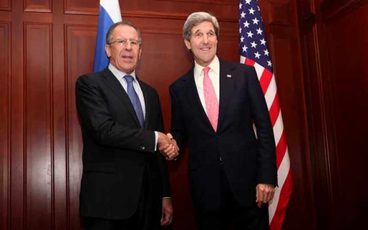 Serghei Lavrov (stânga) şi John Kerry (dreapta) FOTO flickr.com