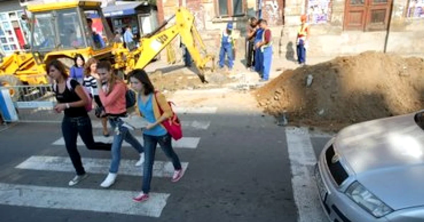 Craiova: La Institut traficul este îngreunat din cauza lucrărilor