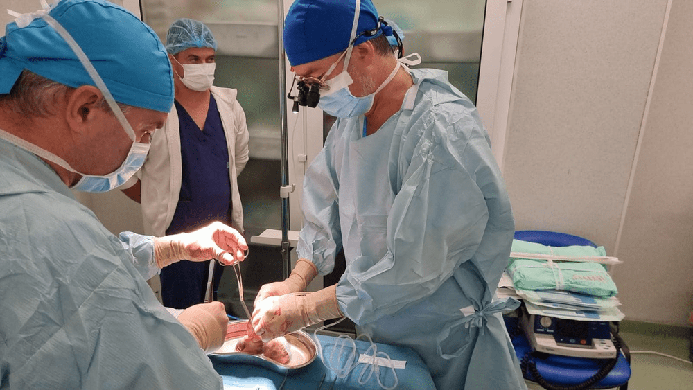 Povestea medicului român care a făcut primul transplant de inimă din 2023: „Acest gest suprem a oferit o șansă unui om”