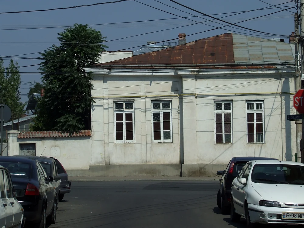 Despre o casă albă jpeg