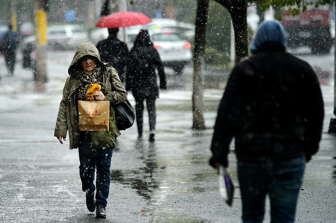 Prognoza meteo pentru 8 Martie. Ninsorile pun stăpânire pe România la început de primăvară
