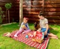 Livia Graur și fiica, Renata, la picnic în curte foto: Instagram 