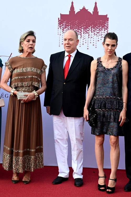 
    Caroline de Monaco, alături de prințul Albert și de fiica ei, Charlottefoto: Getty Images  