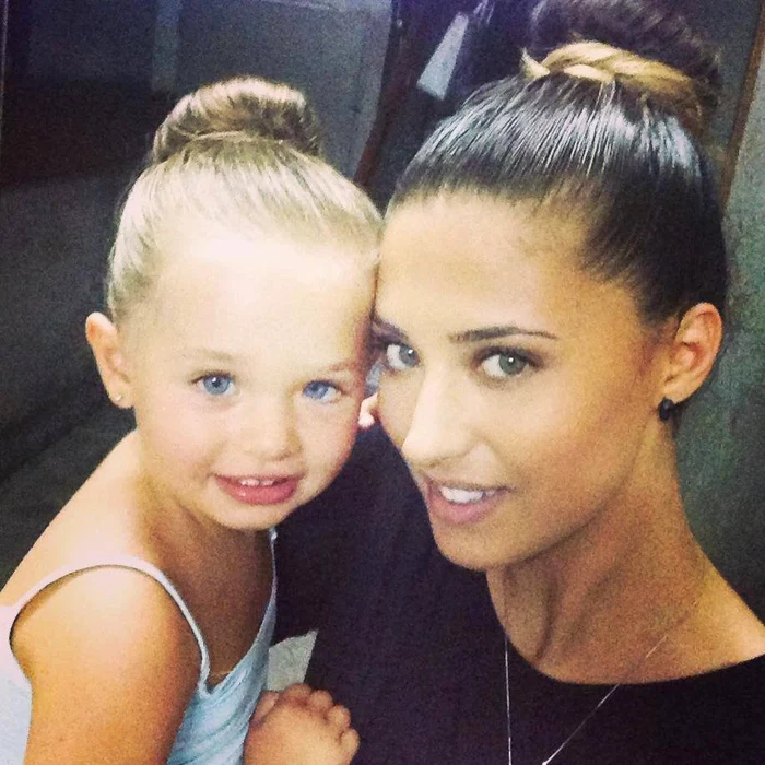 
    Antonia si fetita ei  