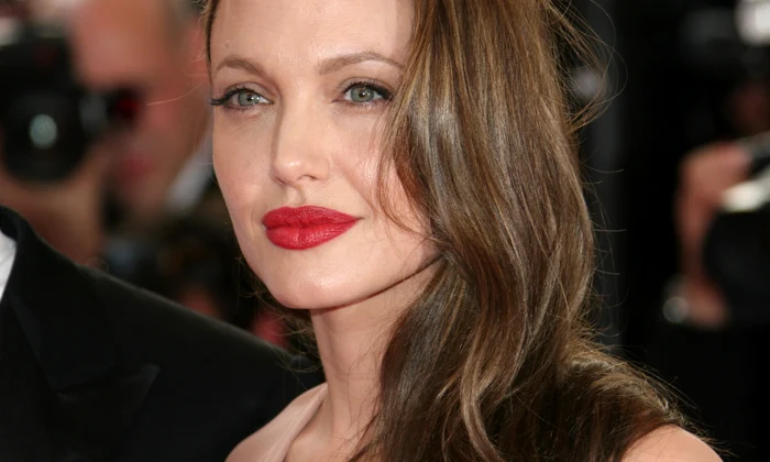 Angelina Jolie, secrete de îngrijire a tenului sursa Shutterstock jpg