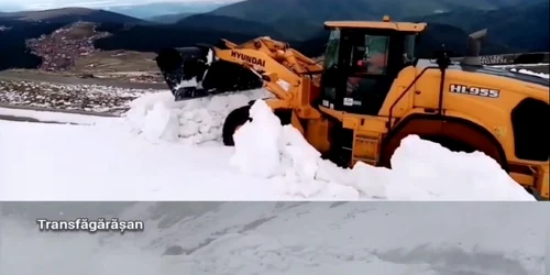 Operaţiunea de deszăpezire a celor mai înalte şi spectaculoase şosele din România - Transalpina şi Transfăgărăşan Foto colaj