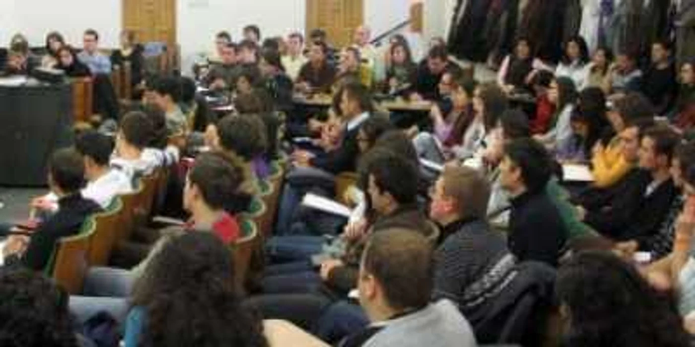 Alba Iulia: Curs gratuit pentru tinerii care doresc să înfiinţeze un ONG