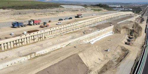 alunecare teren oiejdea jpg