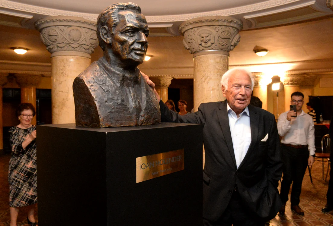 Ioan Holender are bust la Timișoara FOTO Opera Națională Română Timișoara
