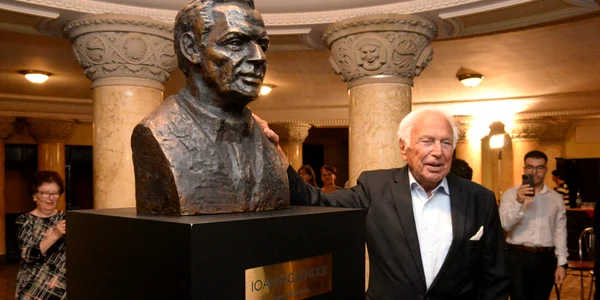 Ioan Holender are bust la Timișoara FOTO Opera Națională Română Timișoara