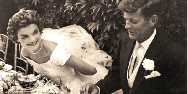 JFK şi Jacqueline, la nunta lor, în septembrie 1953