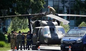 elicopterul militar american transportat la o baza aeriana jpeg