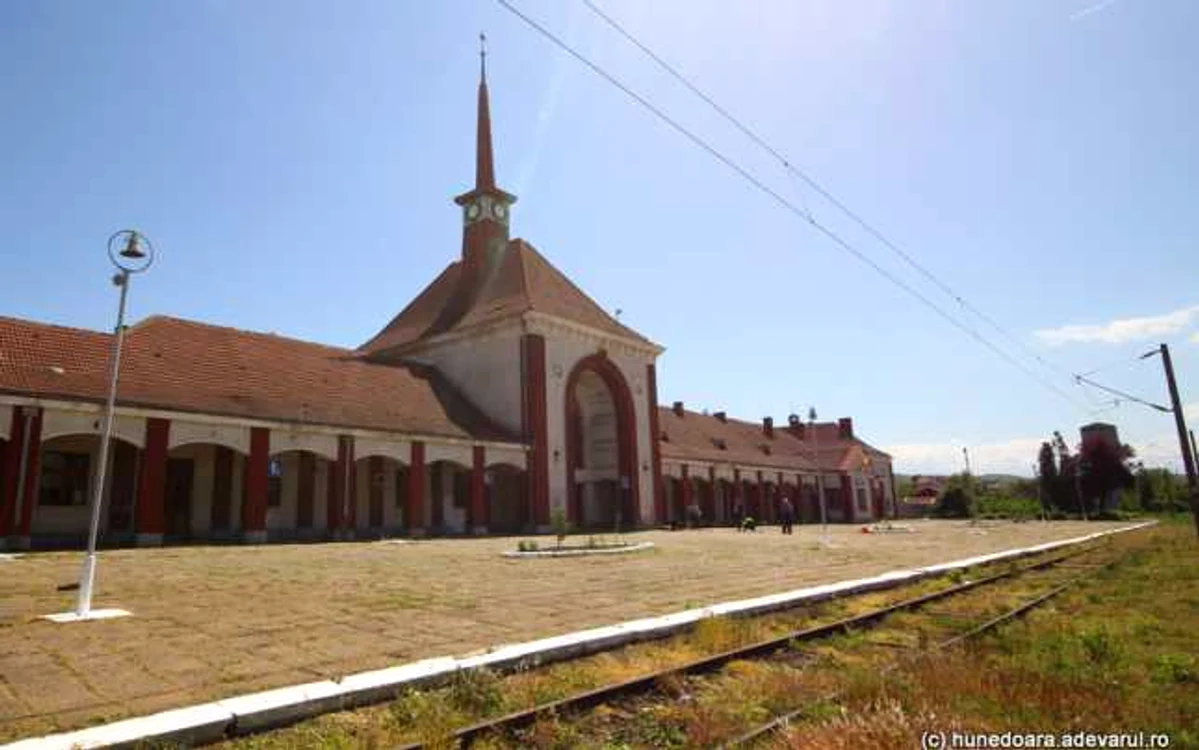 Gara din Hunedoara a rămas pustie. FOTO: Daniel Guţă. ADEVĂRUL.